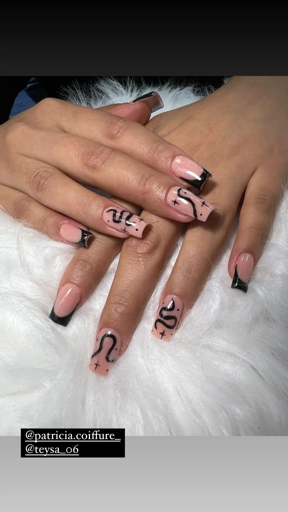 Pose d'ongles rose nude avec finition brillante